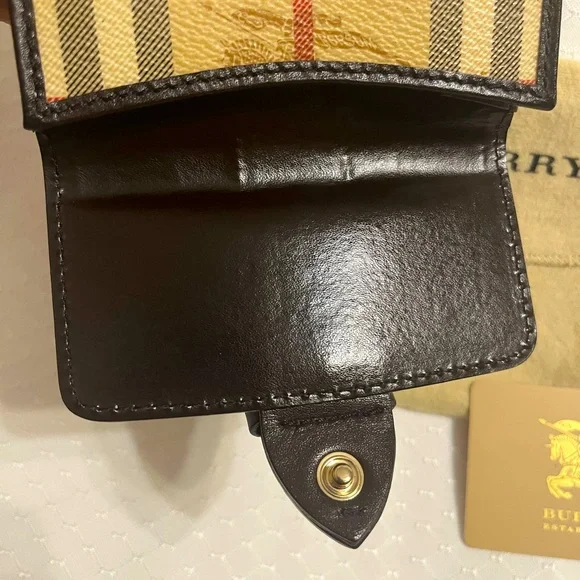 Authentic Burberry Haymarket Check Buckle Trifold Wallet - Unisex - Picture 7 of 17